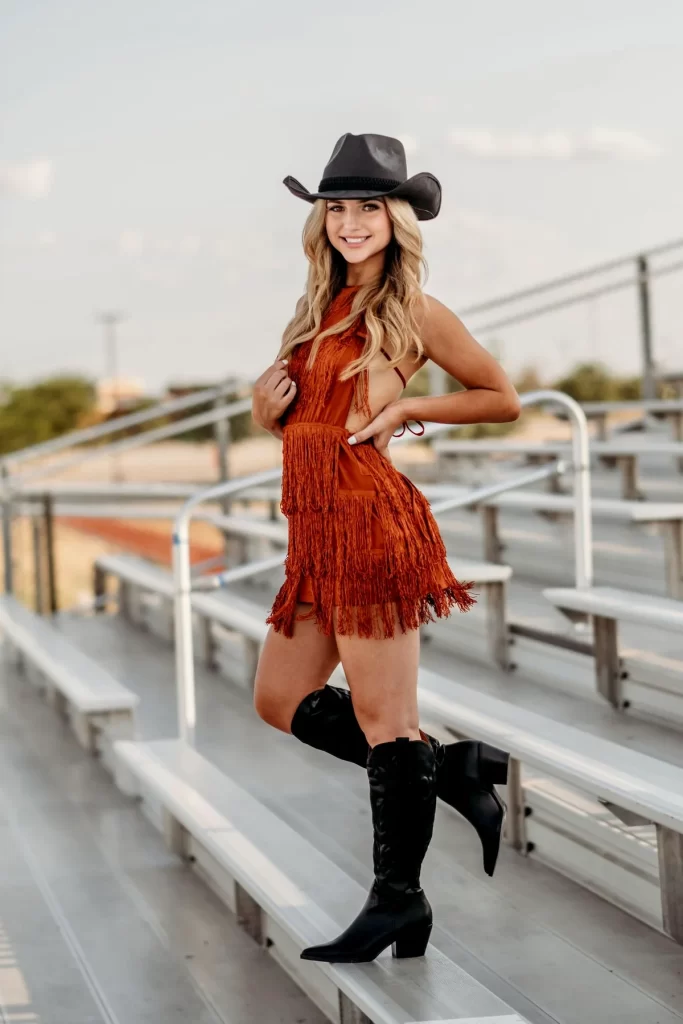 pictures of cowgirl outfits