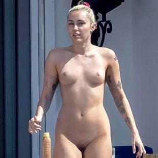 miley cyrus nude selfie