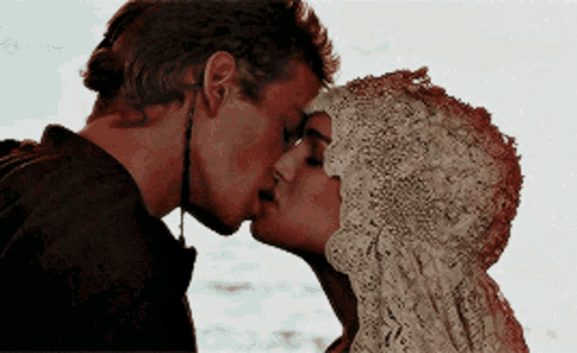allan purnell recommends anakin and padme kiss gif pic