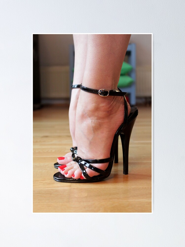 aqeel al lawati share sexy feet in high heels pics photos
