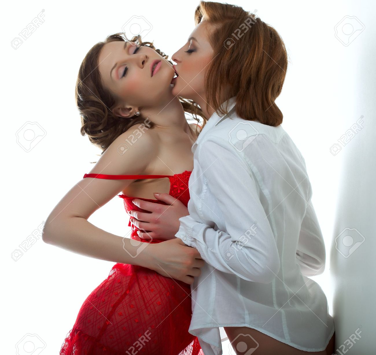 david farr add really hot girls kissing photo