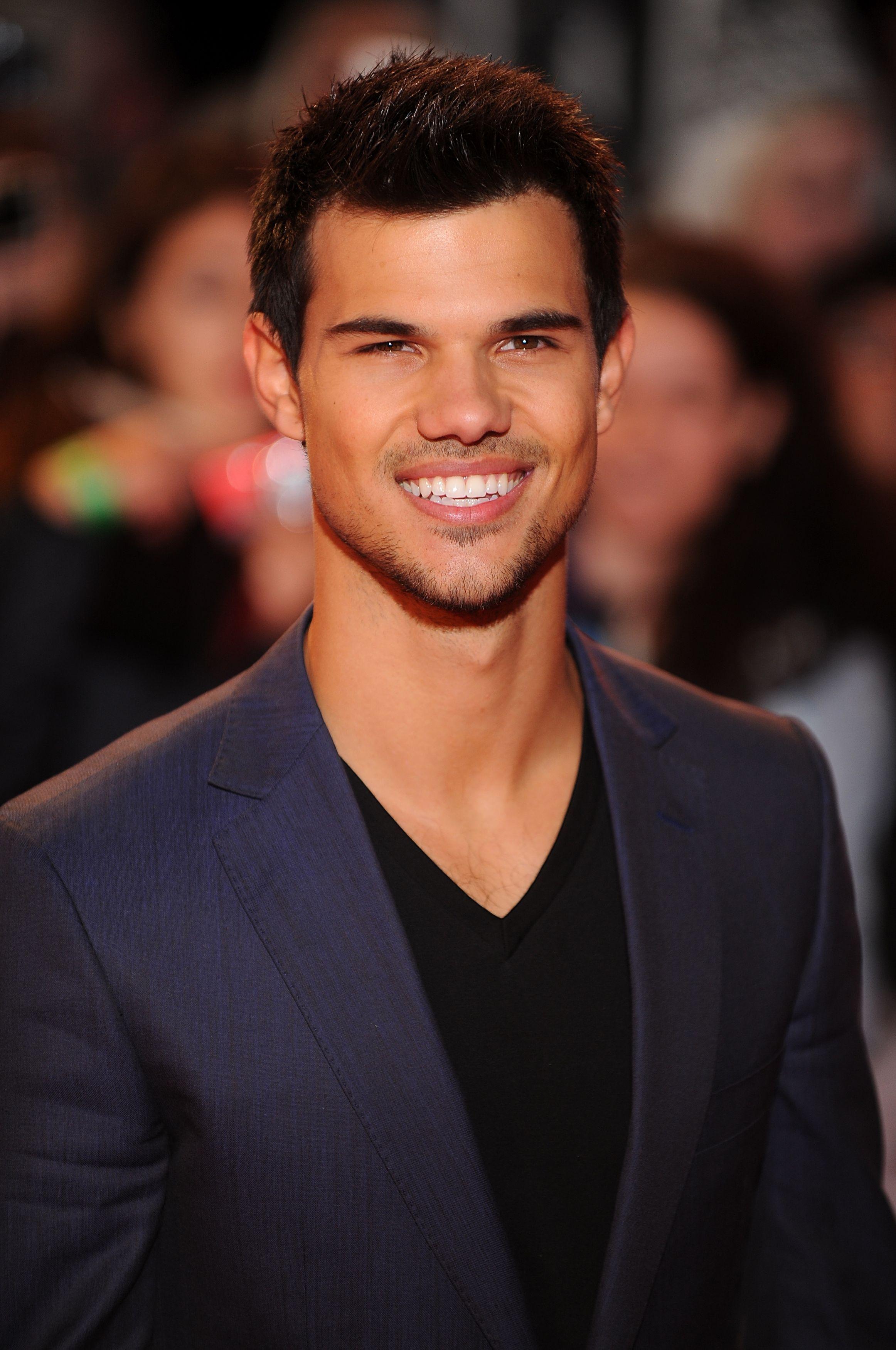 bay arts share taylor lautner nude fakes photos