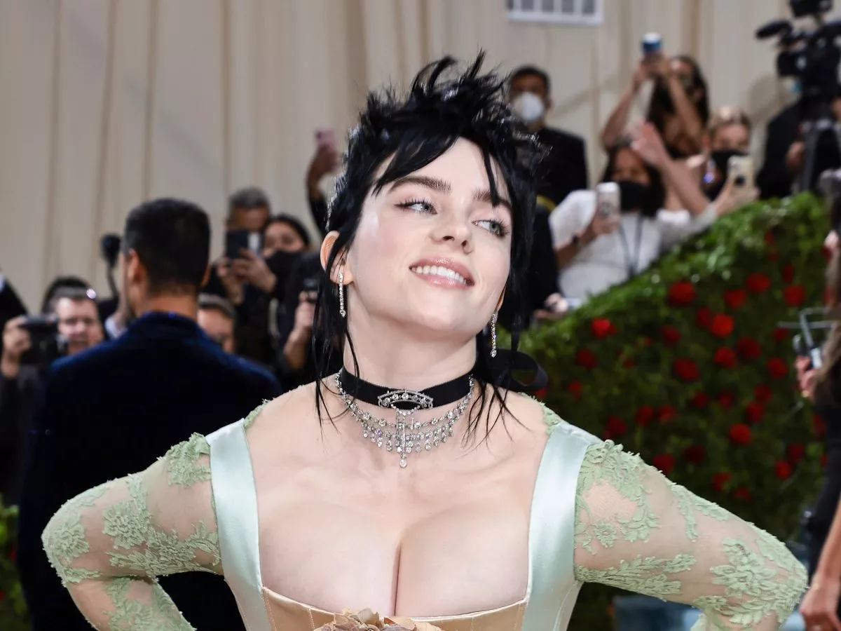 cristina assuncao recommends does billie eilish have big tits pic