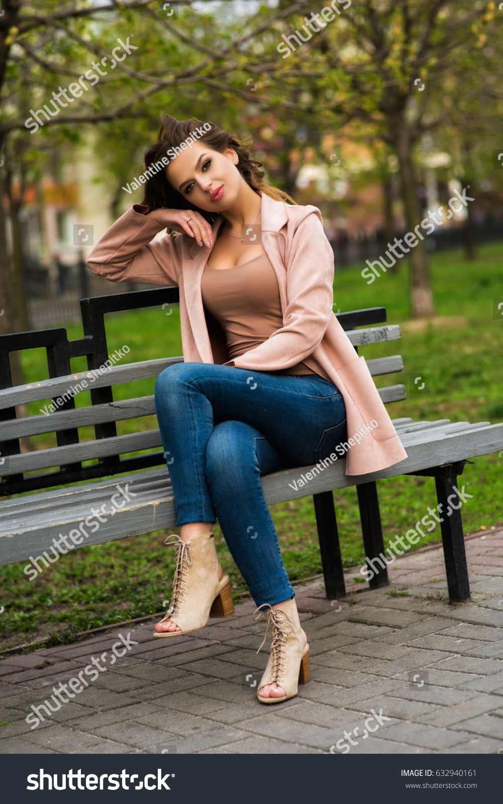 charles mraz recommends Outdoor Poses For Photography Female