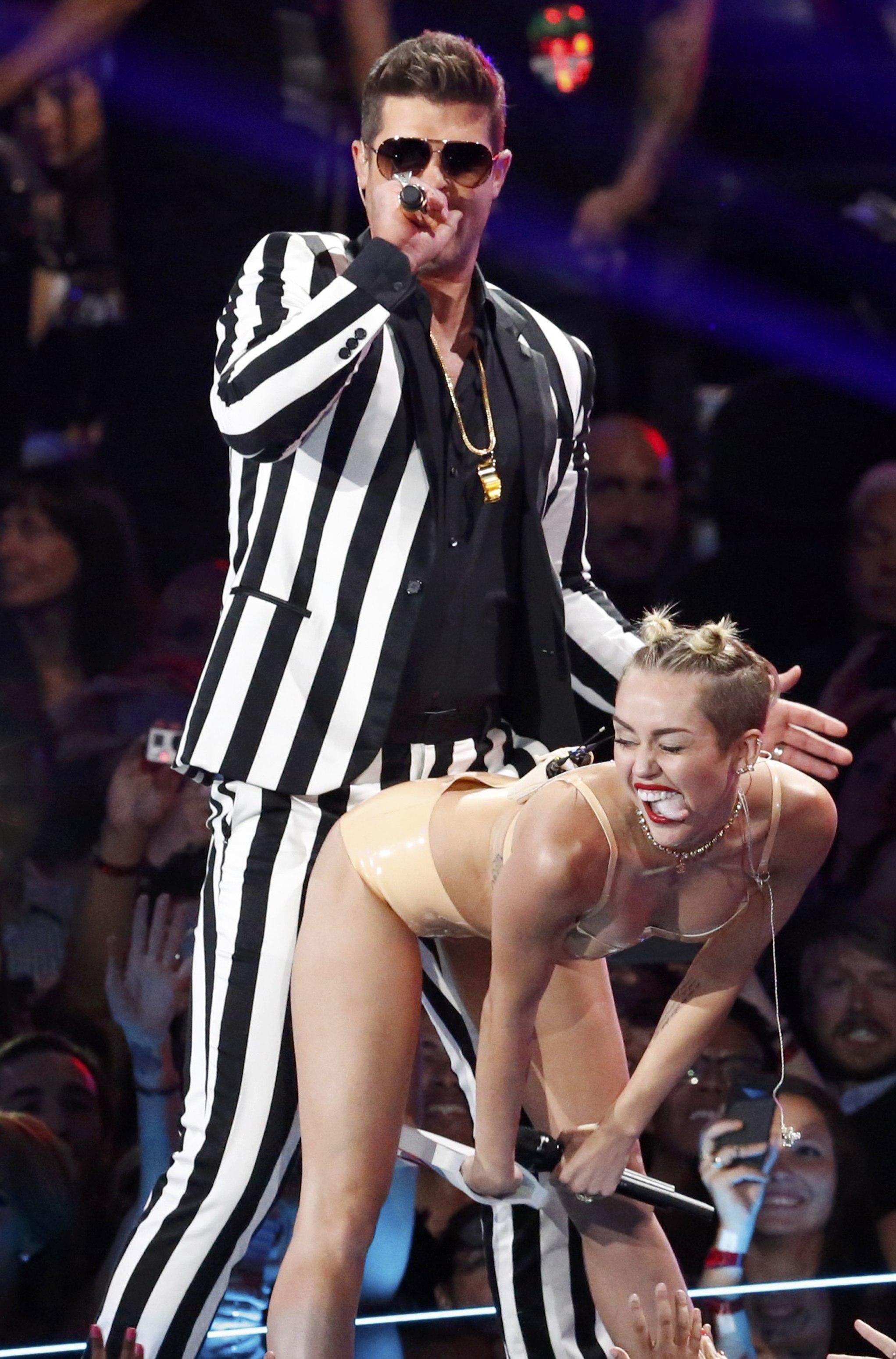 Miley Cyrus Jerk Off Challenge kristiansand massasje