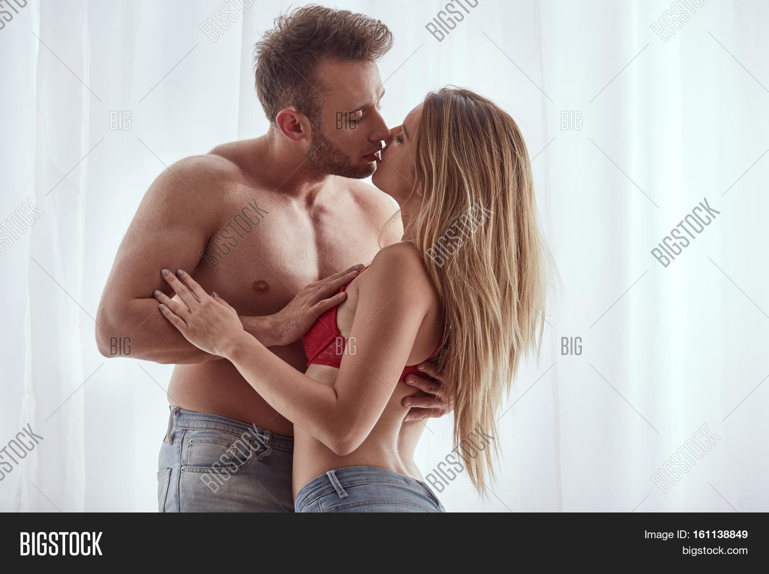 bryant harrington share hot women kissing men photos