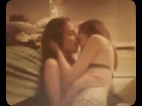 Teen Girls Kissing Tube tief untersucht