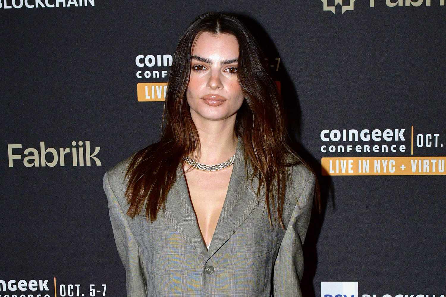 chen zi hao recommends Emily Ratajkowski Leaked