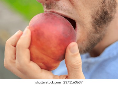 brad vanzant recommends man eating a peach pic