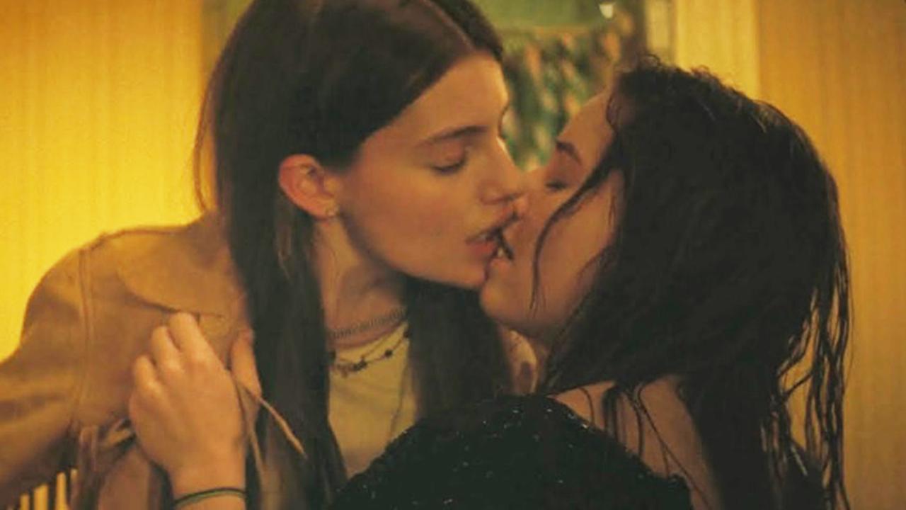 bruce rhind recommends anne hathaway lesbian scene pic