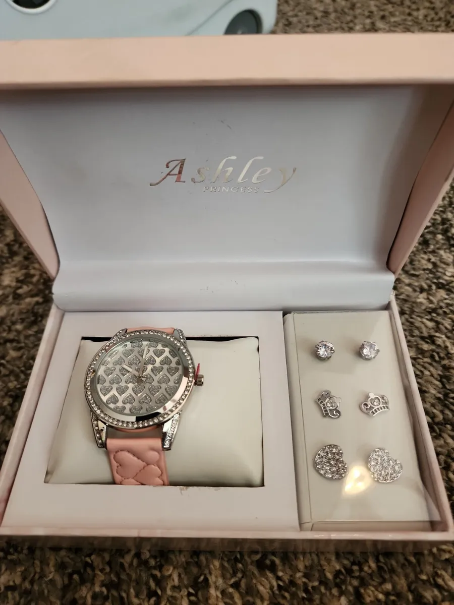 de hery recommends Ashley Princess Watches