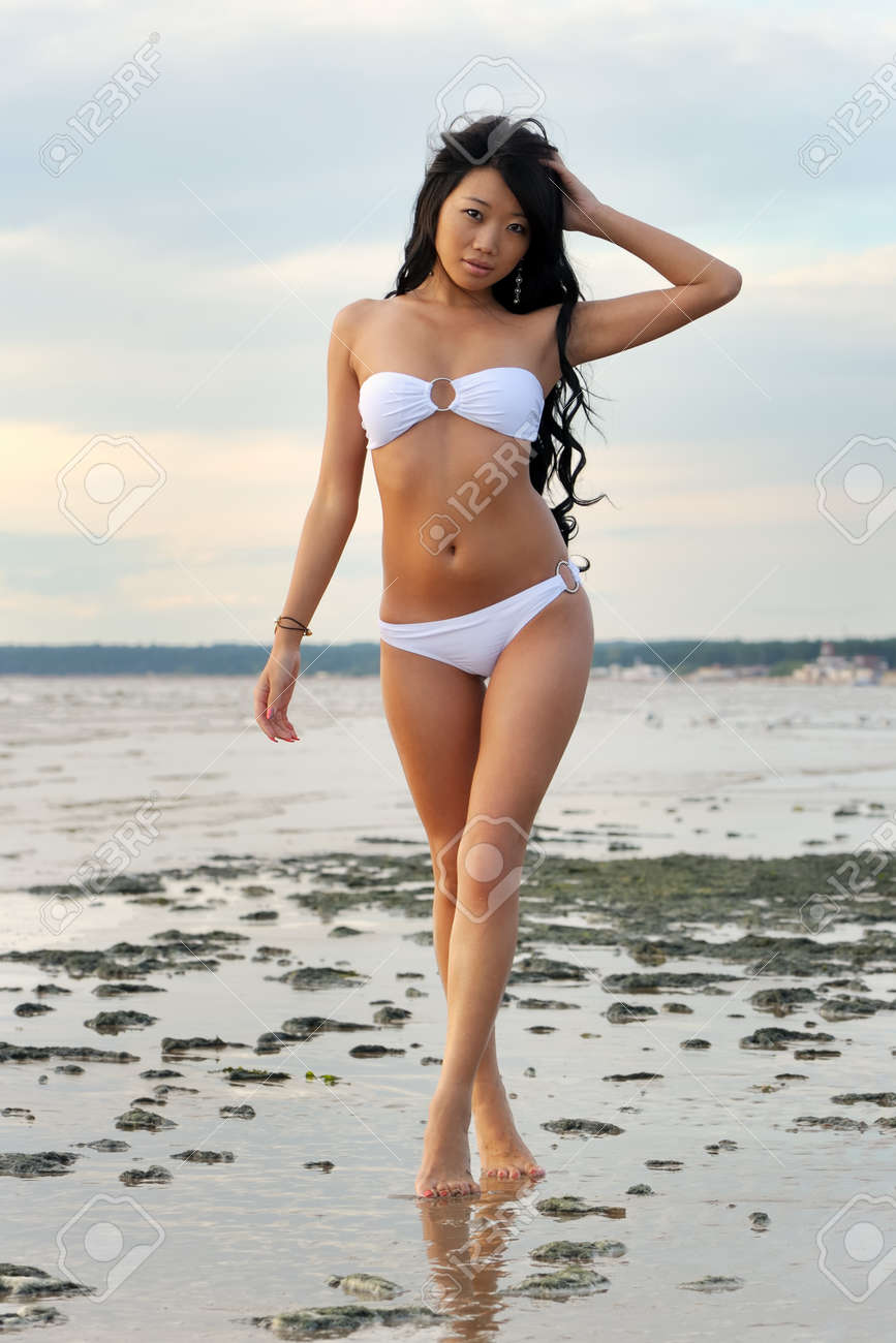 Asian Women In Bikinis e efeb