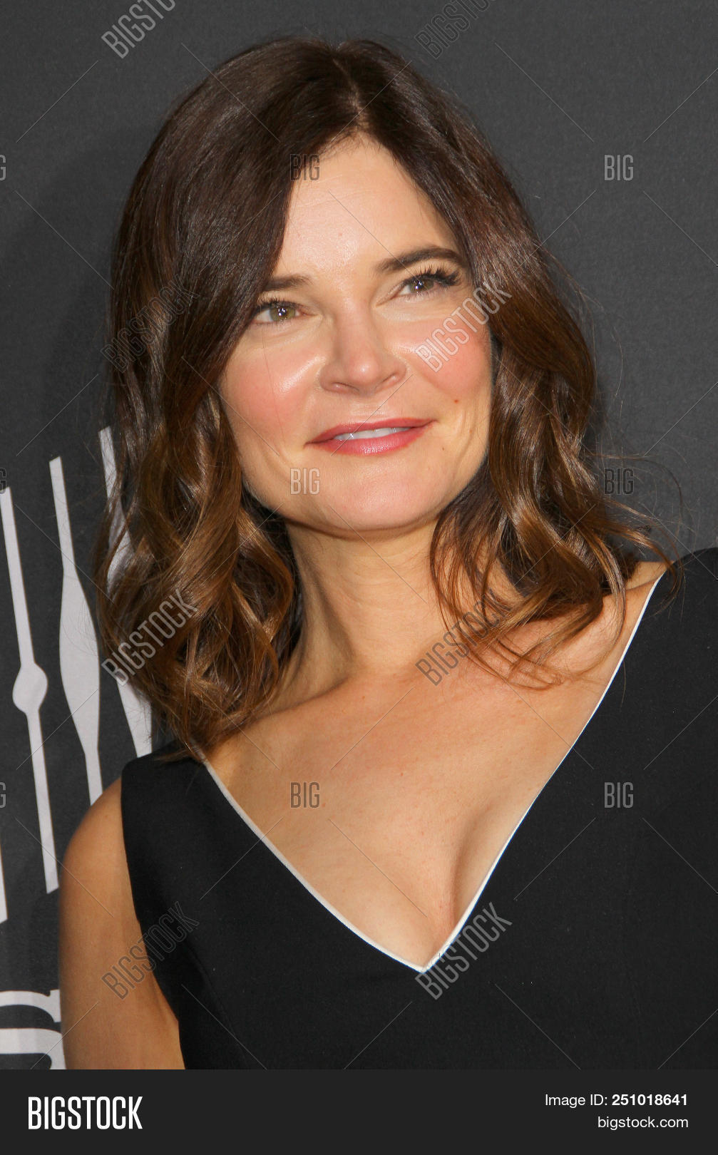 betsy brandt hot pics