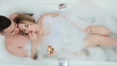 barbara sprunt recommends How To Take A Bath With Your Girlfriend