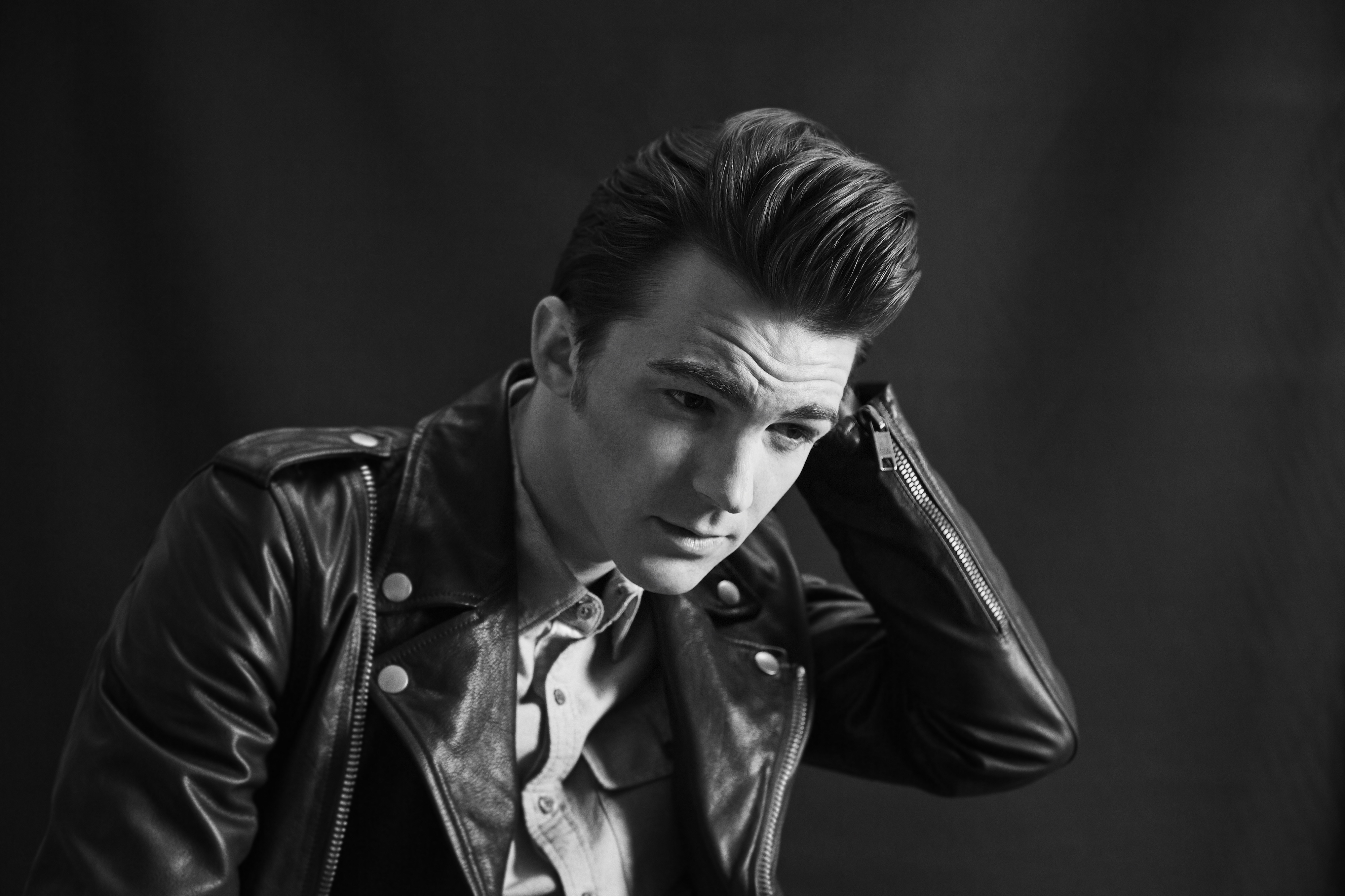 brian cabatingan recommends pack de drake bell pic