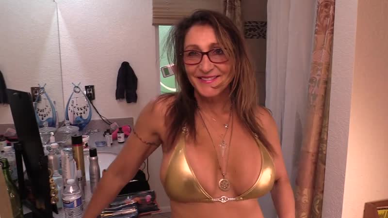 dominique chandler recommends Bikini Milf Mom 55 Porn