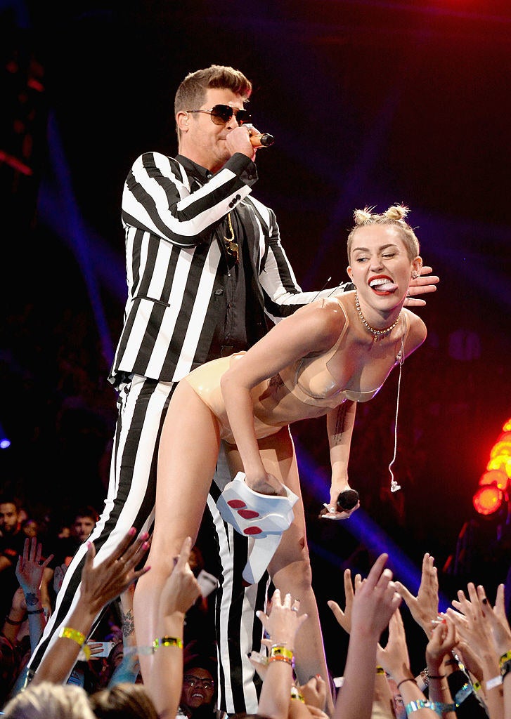 andy pake ye share miley cyrus pussy exposed photos