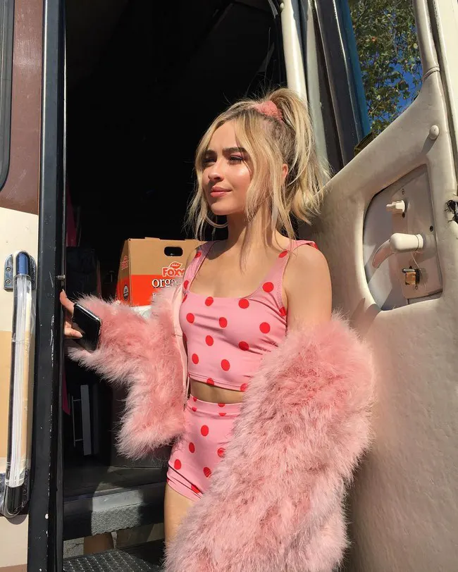 amilcar gonzalez recommends Sabrina Carpenter Cameltoe