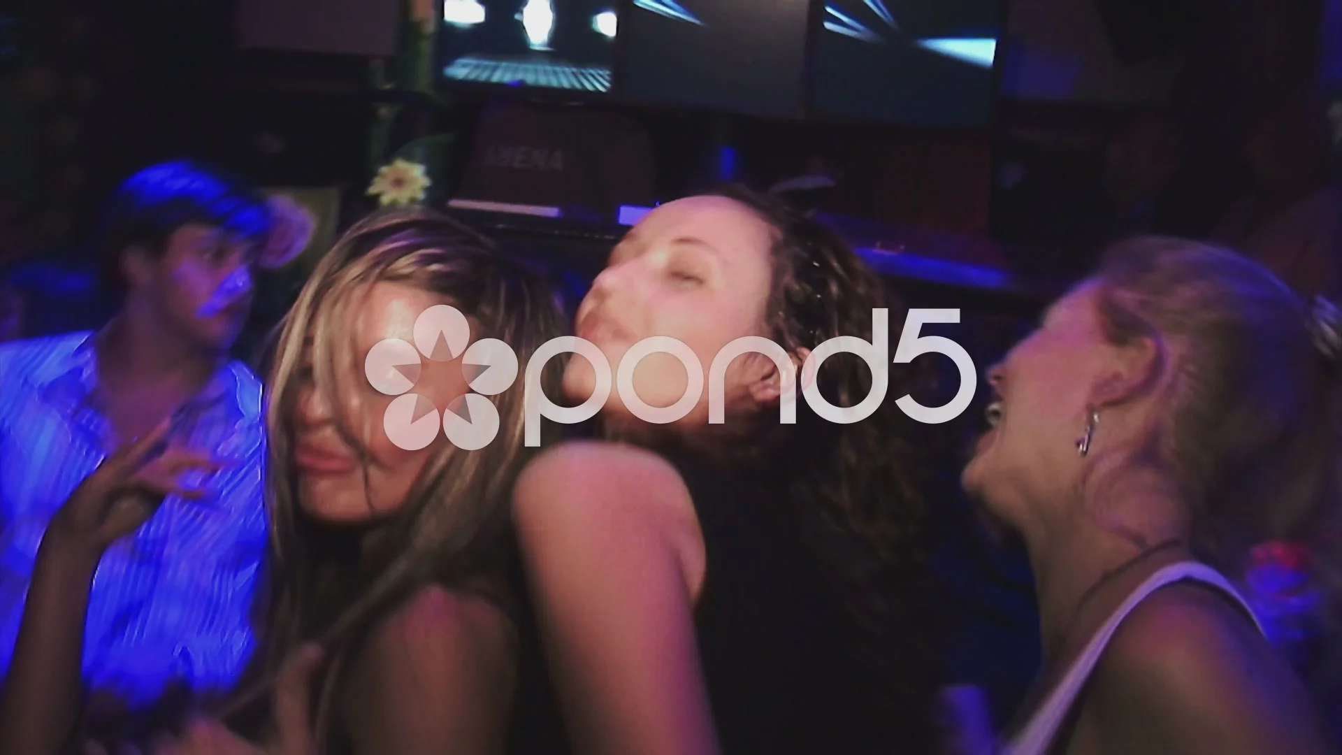 brandon wymer add drunk girls at club photo