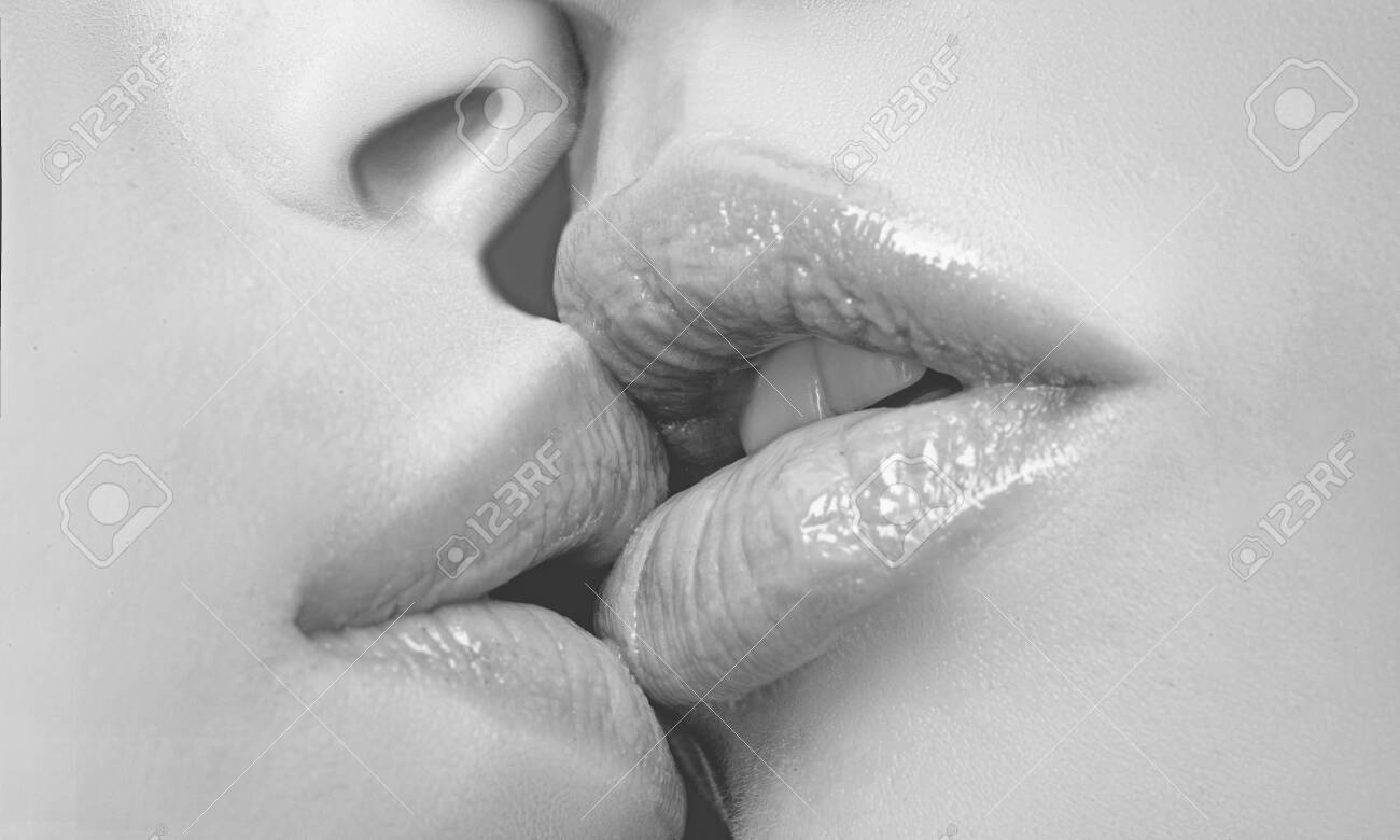 alexia aquilina share lesbian kissing sensual photos