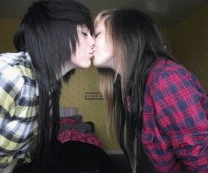 Emo Girls Making Out dream naked