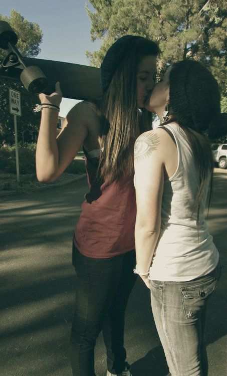 aleksandar bjelobaba recommends real lesbians making out pic