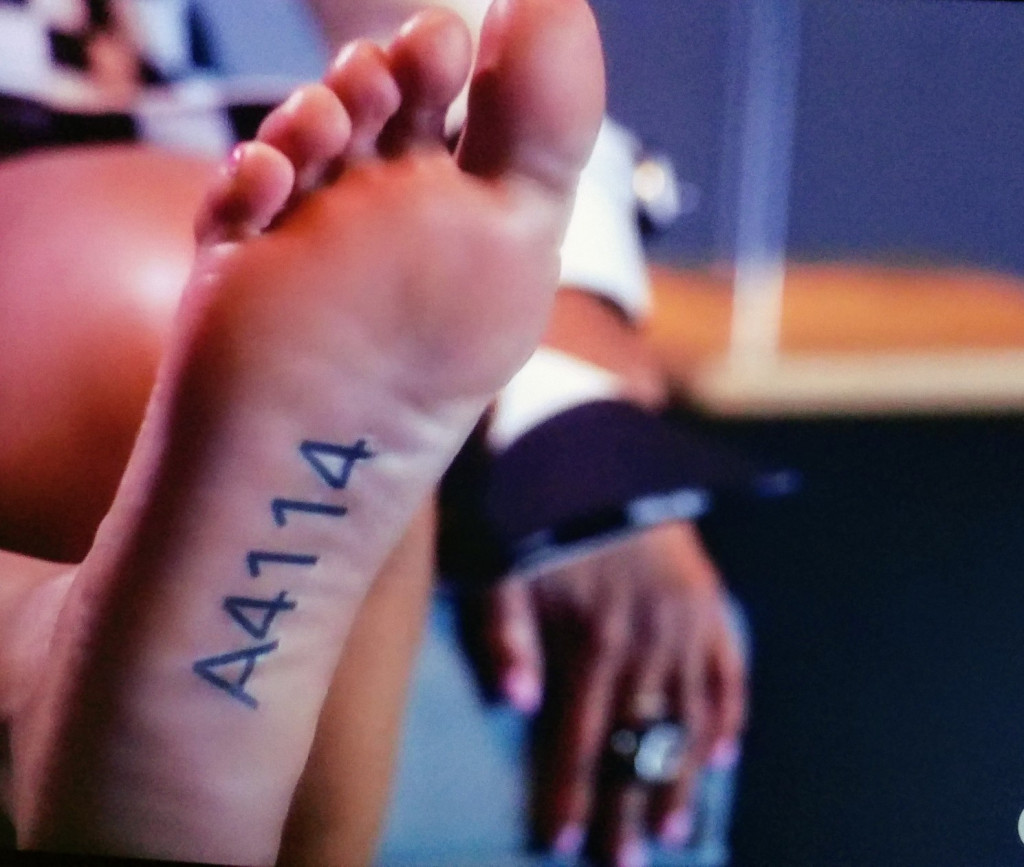 Tyra Banks Foot Fetish metal massage