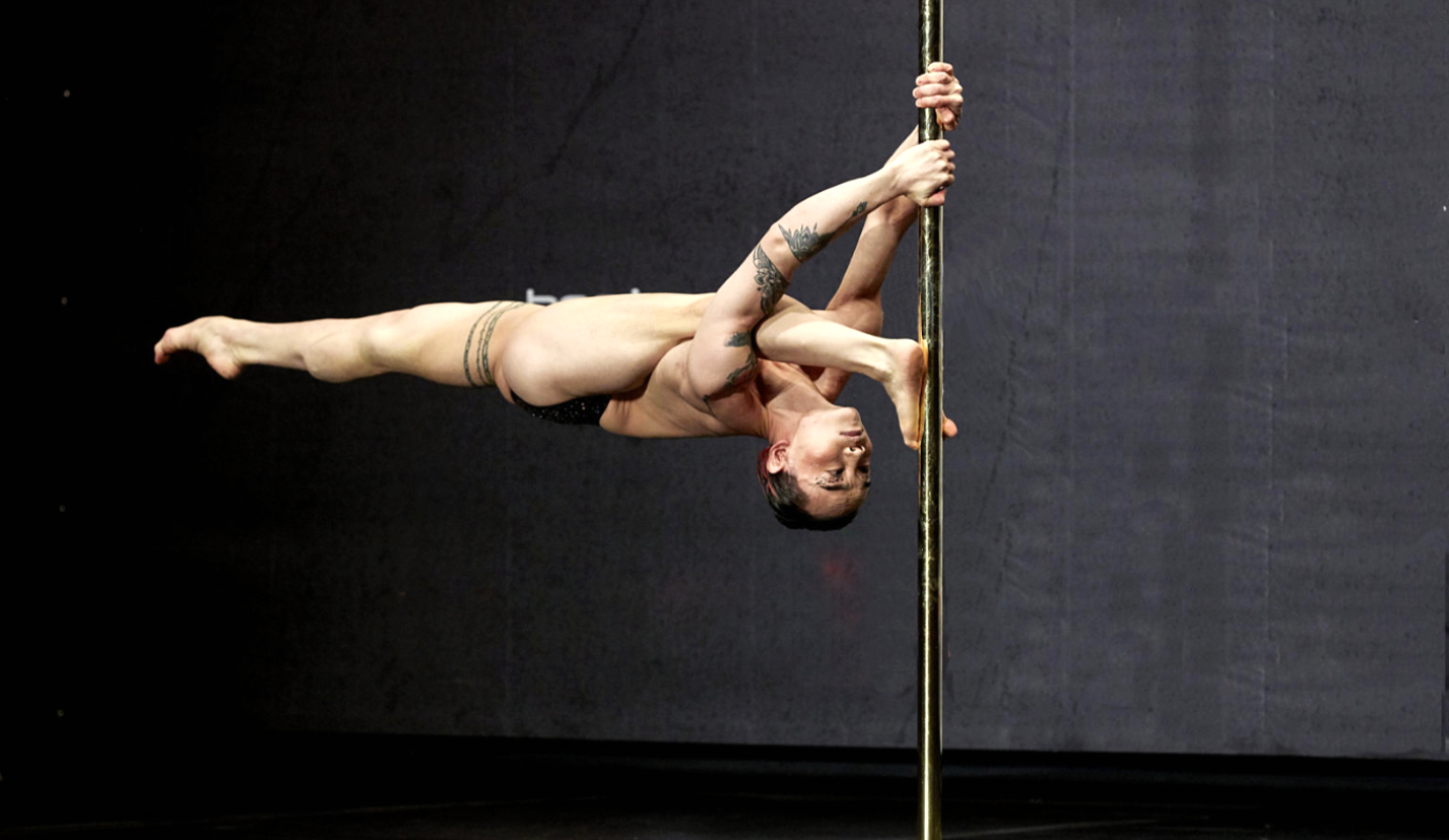craig giroux share nude women pole dancing photos