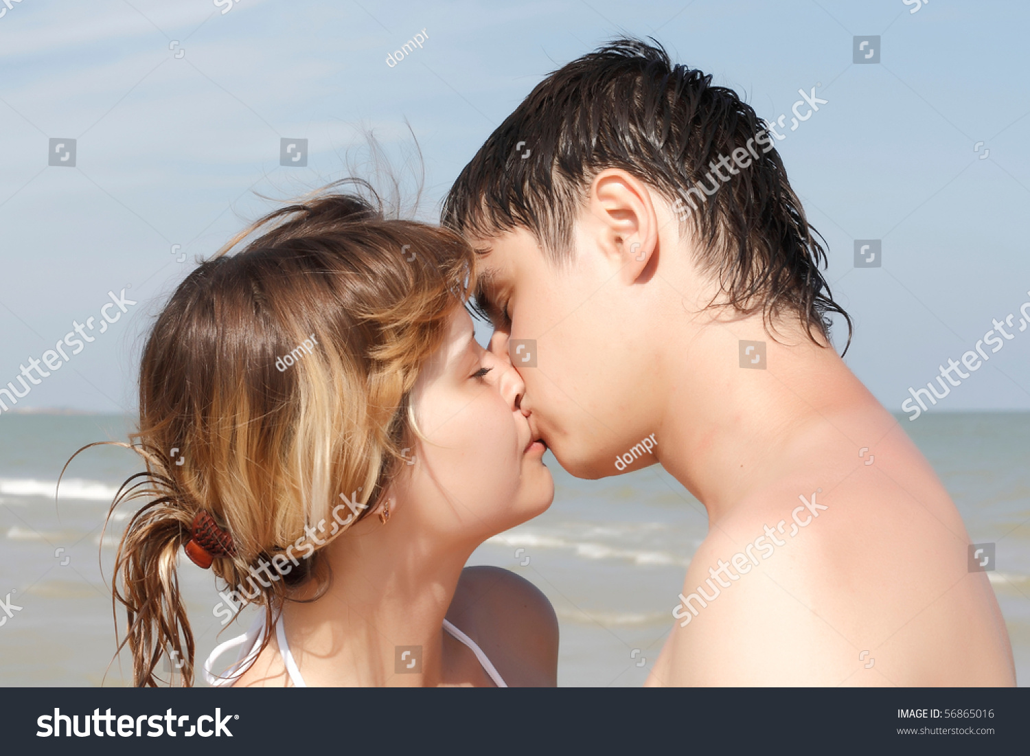 Girl And Boy Kissing Images near ne
