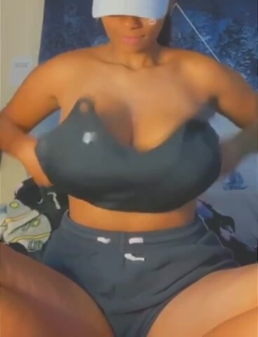 girls shaking their tits