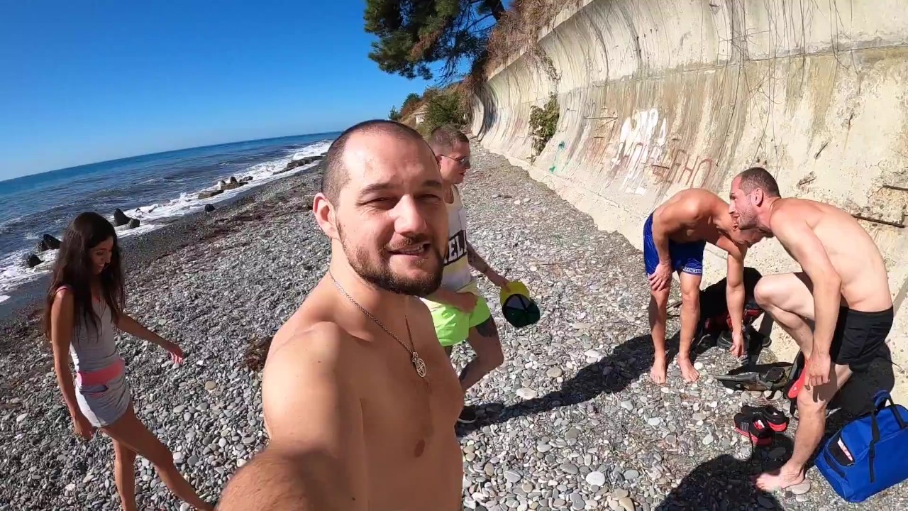 Groupnof Girls Rescue Boy On The Beach Porn faccia tmb