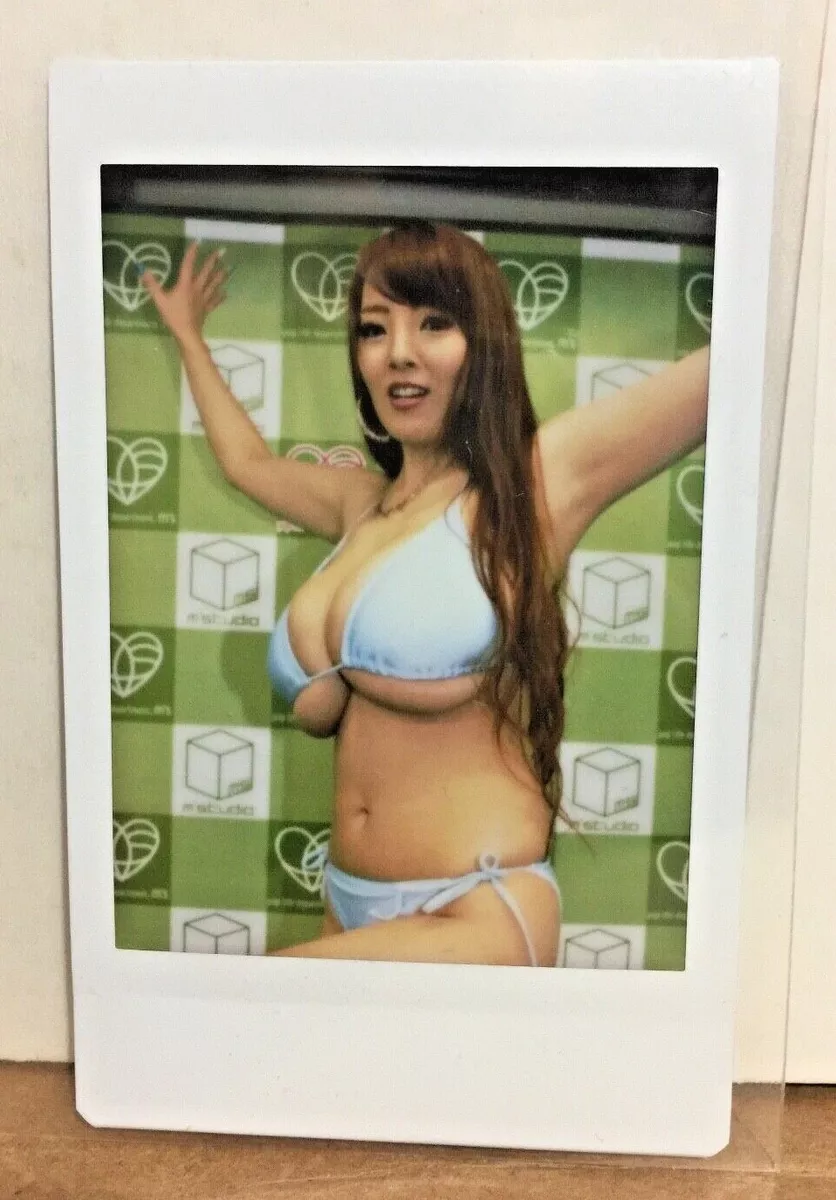 christine segura recommends Hitomi Tanaka Blue Bikini