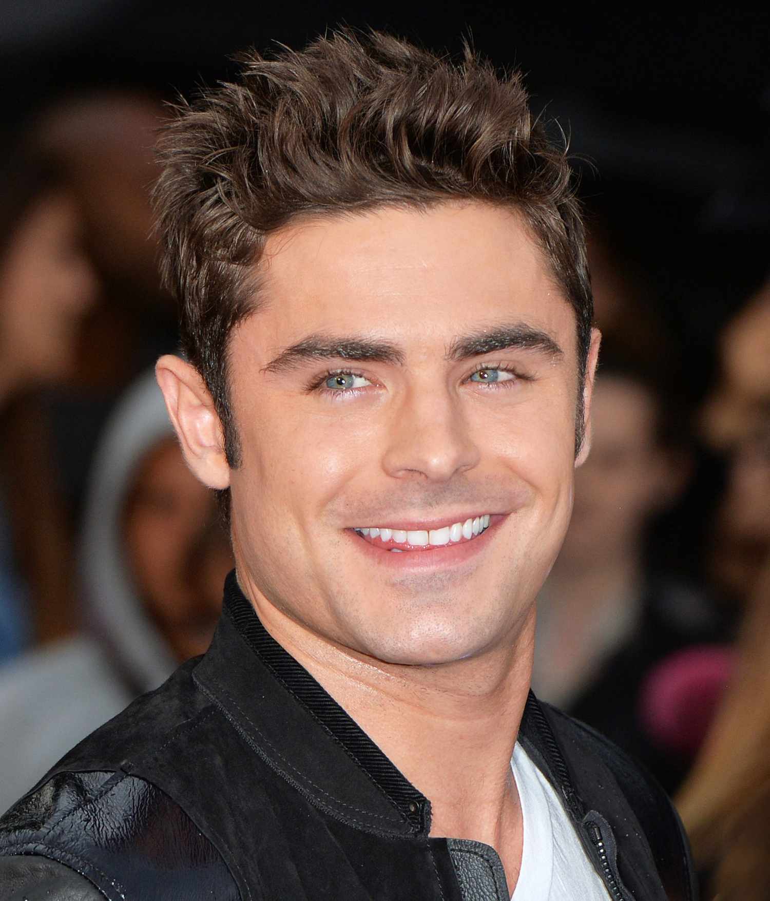 Is Zac Efron Bi gloryhole cum