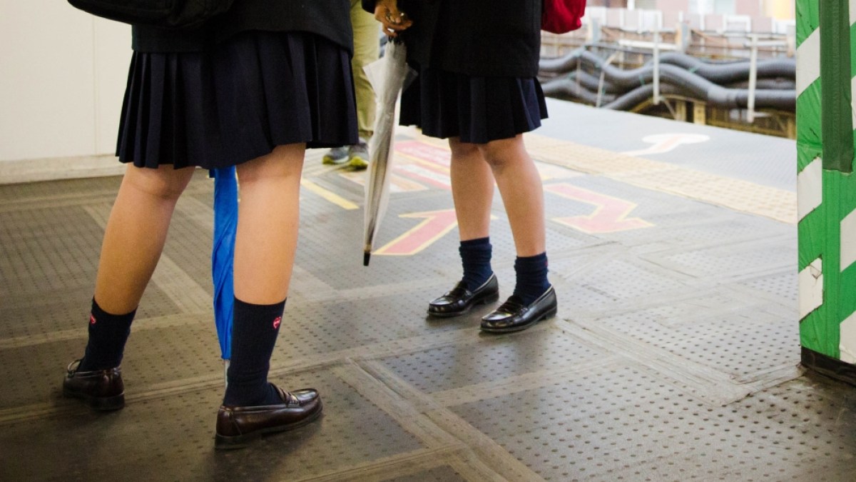 japan school girls peeing