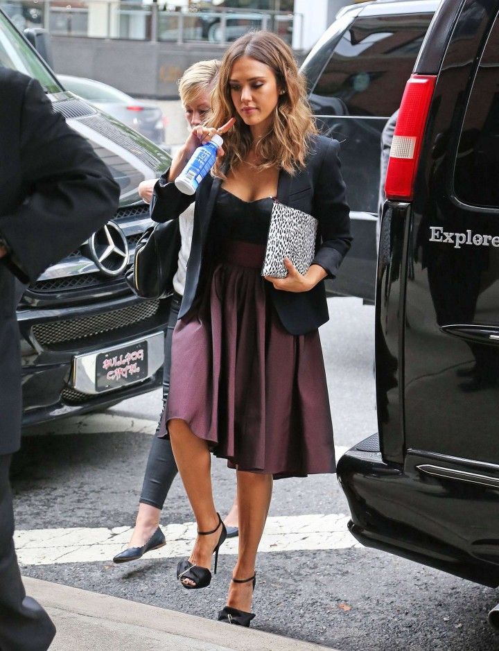 andre wardhana recommends jessica alba up skirt pic