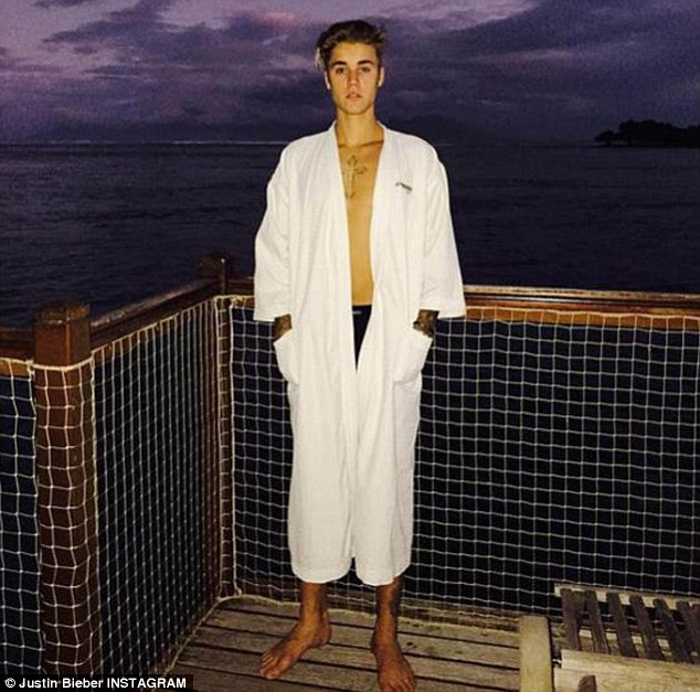 amy hemingway recommends justin bieber naked beach pic