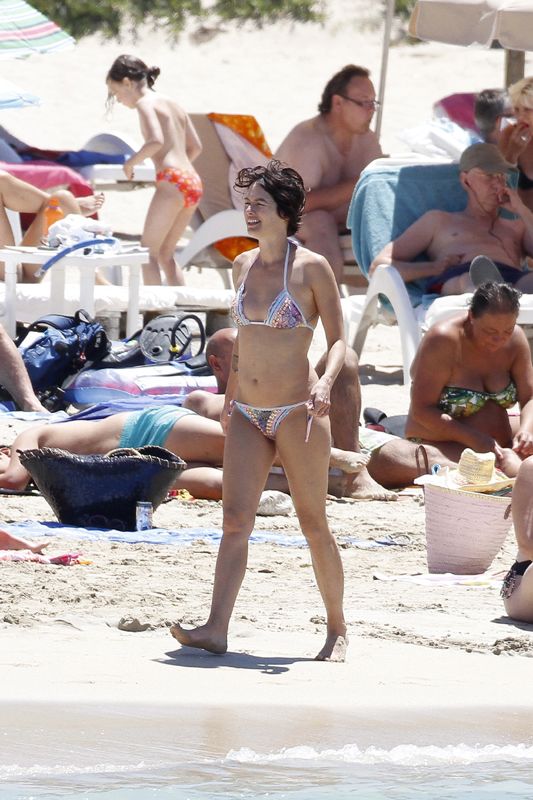 basem moustafa recommends lena headey bikini pic