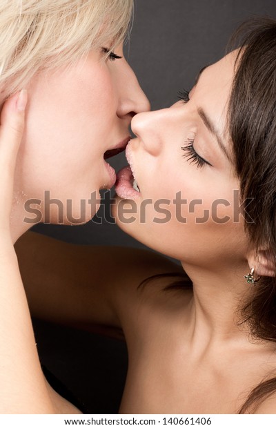 amar ahed recommends long tongue kiss pic