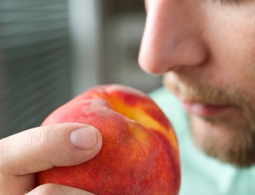 darian glover share man eating a peach photos