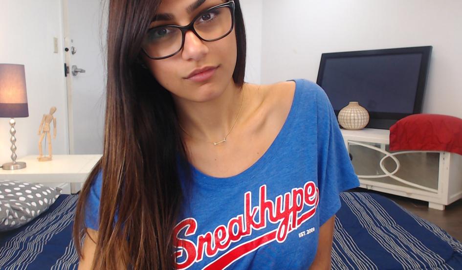 adeline fung recommends mia khalifa twerking to timeflies song pic