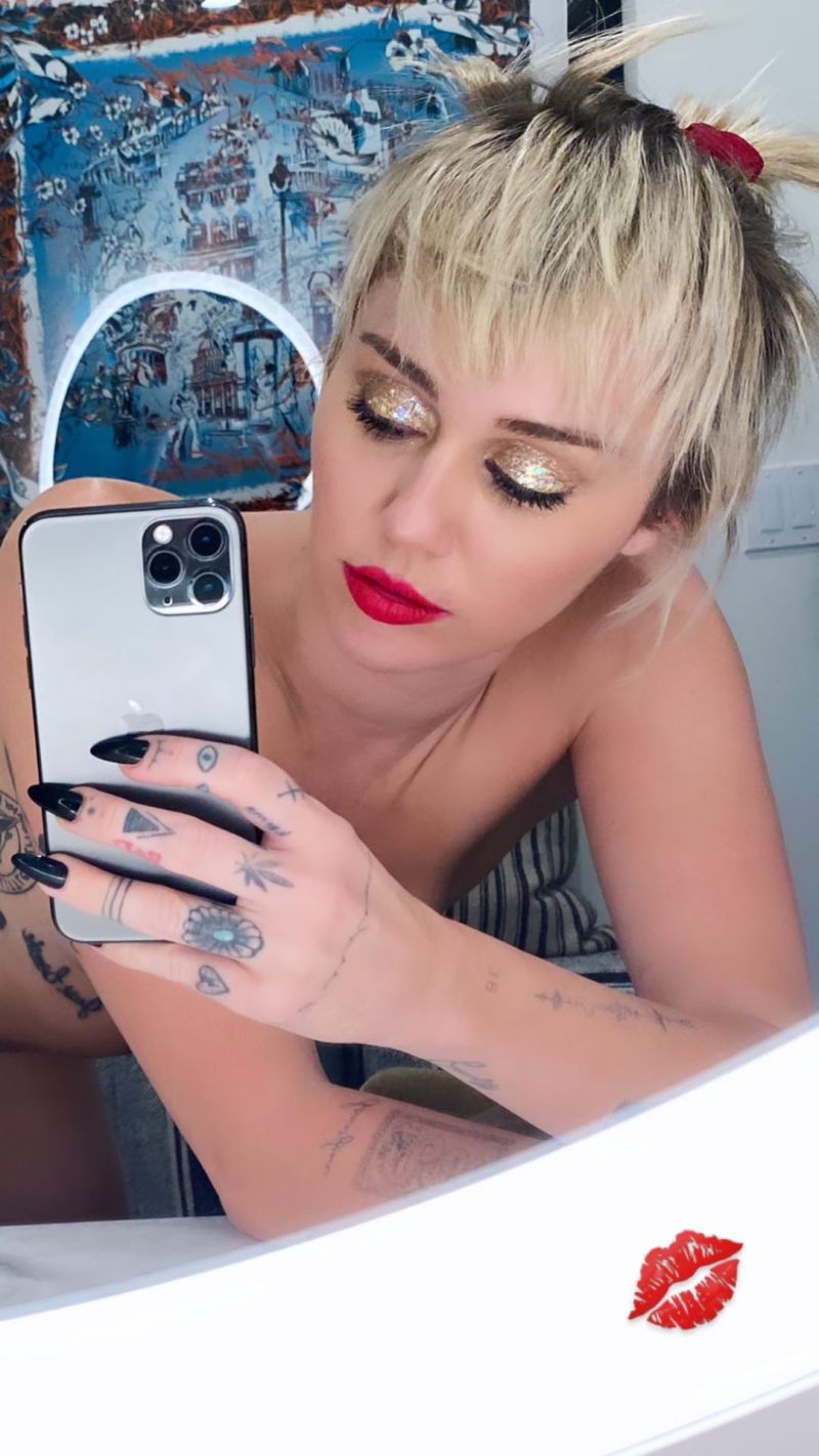 Miley Cyrus Nude Selfie of friends