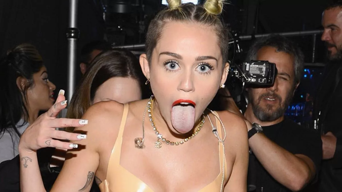 amber frisby recommends miley cyrus sex scandal pic