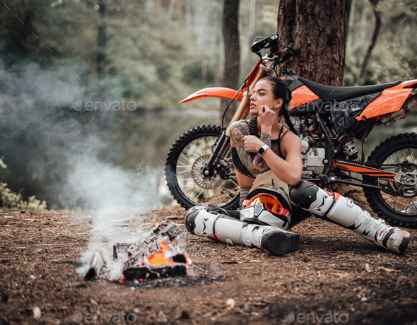 naked dirt bike girls