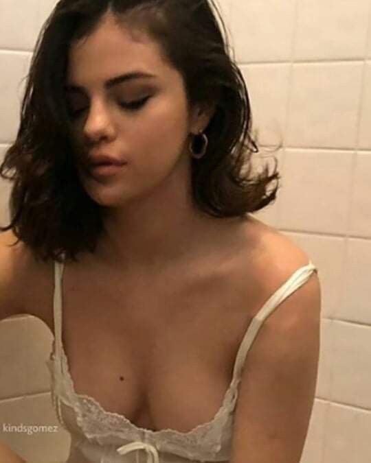 bruce weitzman recommends selena gomez naked wallpaper pic