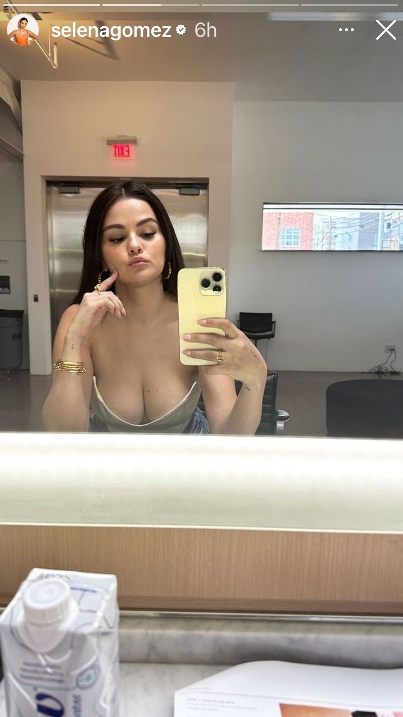 Selina Gomez Tits nude movie