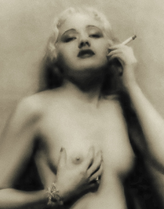 areyou ibrahim add sexy naked women smoking photo