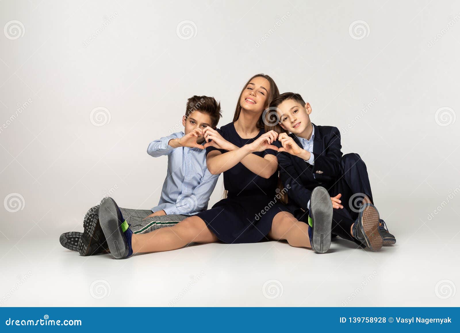 alexis markham share sister sits on brother photos