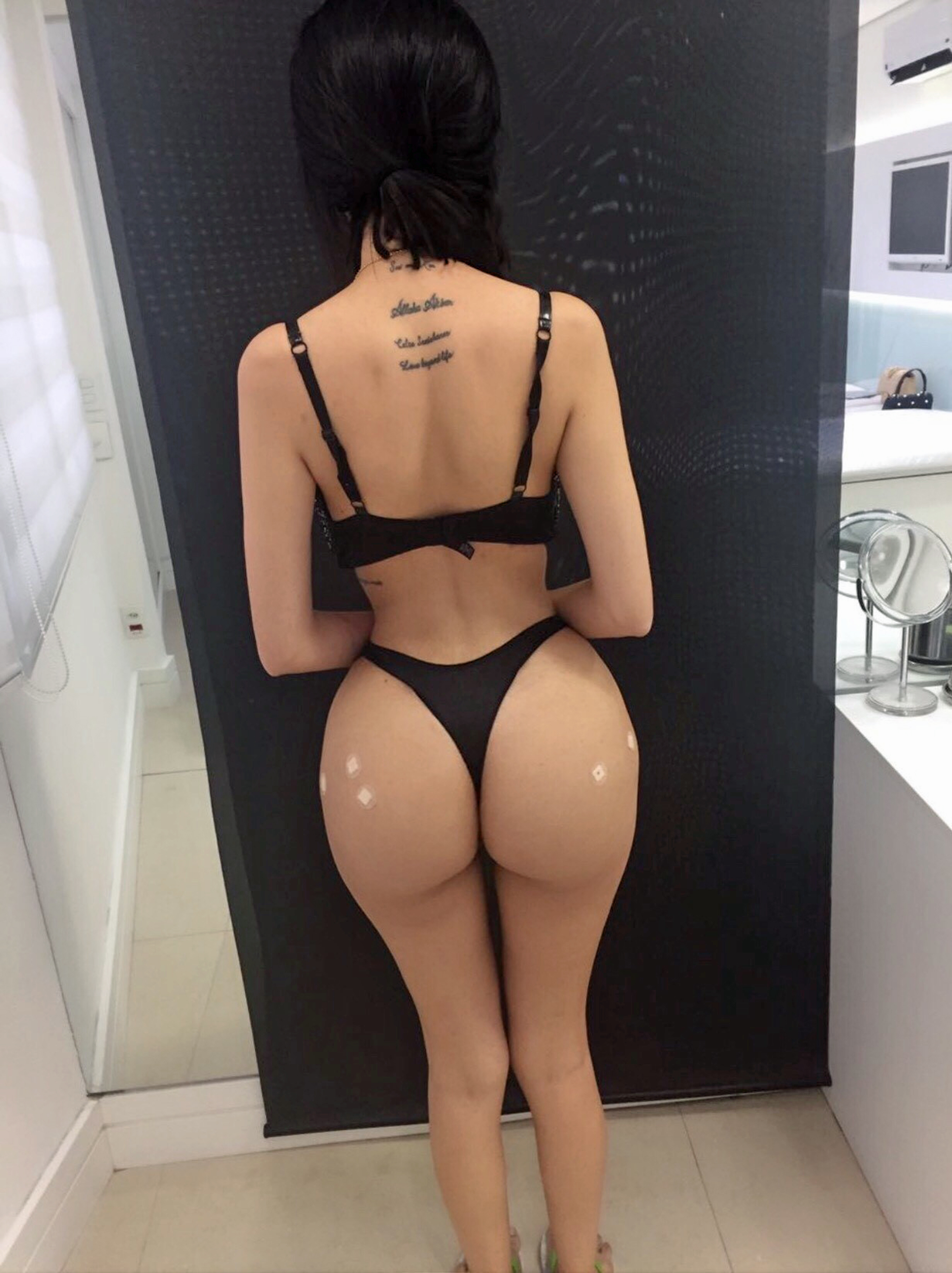 carlene kelly share skinny with big butt photos