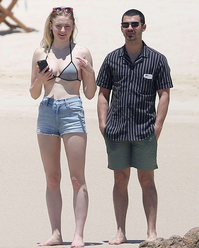 angel soni recommends Sophie Turner Nude Beach