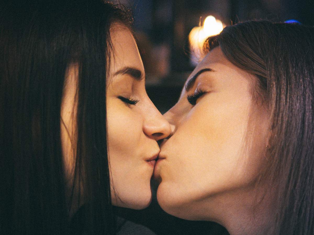 cherokee parks add straight girls making out photo